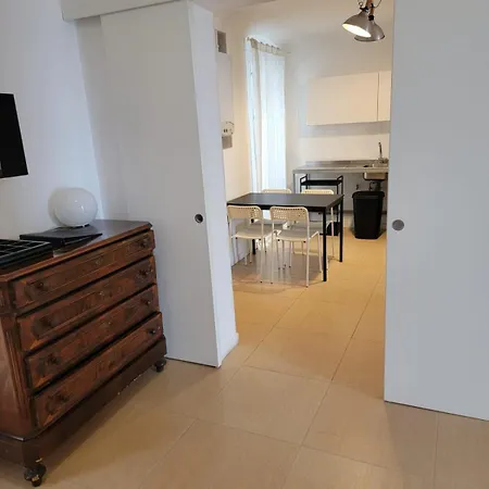 Station Apartment Bari